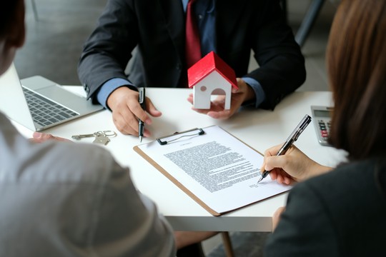 podpisanie umowy zakupu domu